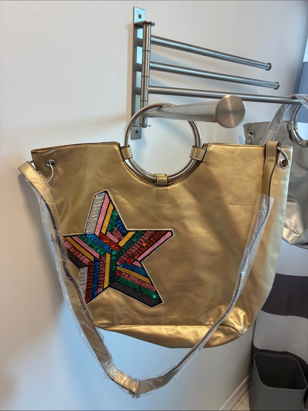 T-SHIRT& JEANS RING Gold Women's Star Sequin Tote Bag NEW WITHOUT TAGS